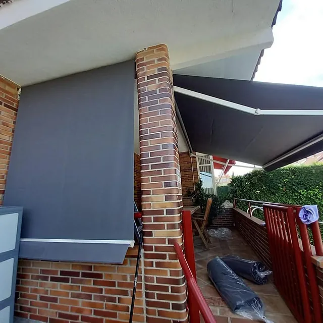 Persianas Enlama Sl toldo gris