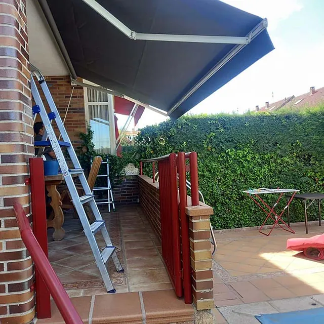Persianas Enlama Sl toldo gris